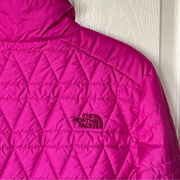 The North Face Pink Quilted Jacket ✨ - Picture 7 of 12